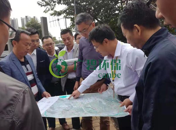 大良街道、順控環(huán)保水務等領導到金陡涌黑臭水體治理現(xiàn)場視察工作(圖1)
