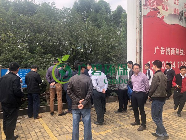 大良街道、順控環(huán)保水務等領導到金陡涌黑臭水體治理現(xiàn)場視察工作(圖3)